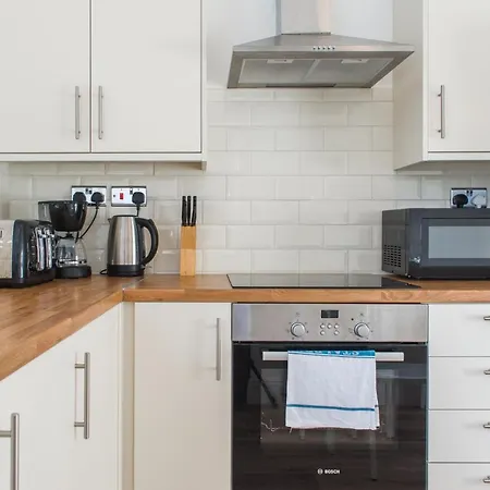 Mycityhaven - 3 Bedroom Shirehampton Flat Near Avonmouth & M4 Bristol