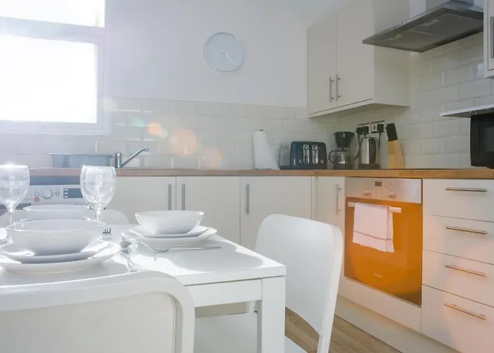 Mycityhaven - 3 Bedroom Shirehampton Flat Near Avonmouth & M4 Daire