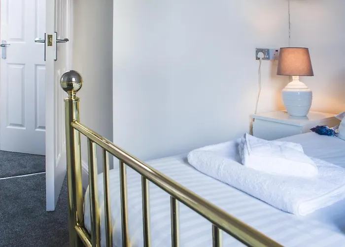 Mycityhaven - 3 Bedroom Shirehampton Flat Near Avonmouth & M4