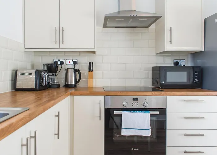 Mycityhaven - 3 Bedroom Shirehampton Flat Near Avonmouth & M4 Bristol