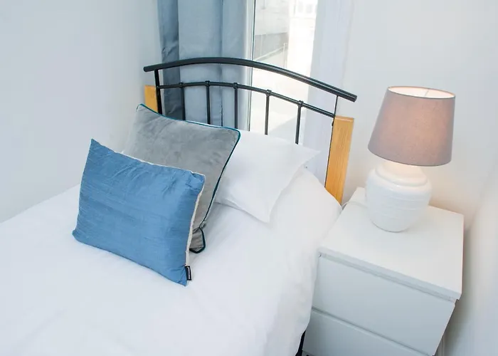 Mycityhaven - 3 Bedroom Shirehampton Flat Near Avonmouth & M4 Apartment *